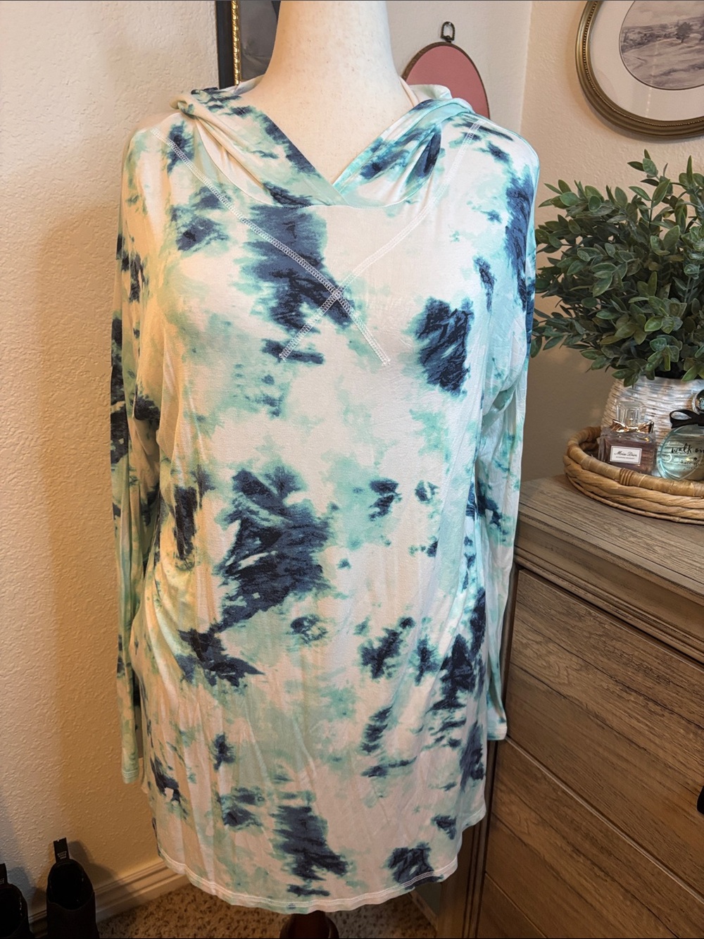 LIVI Active by Lane Bryant Tie-Dye Hooded Tunic Top- Blue Tie Dye- Size 14/16